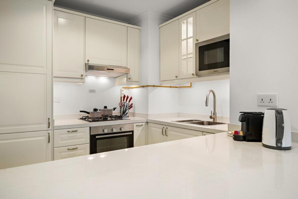 Apartment First Class 1br Spacious Comfort Awaits