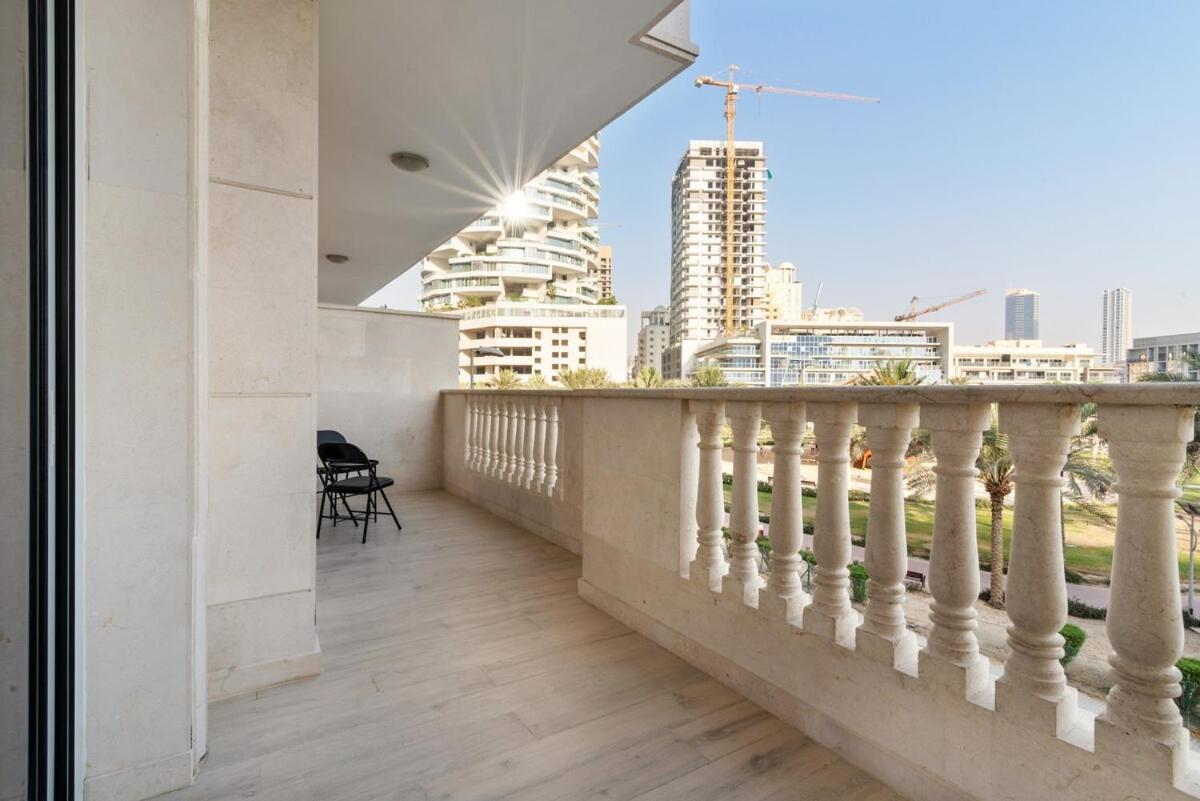 Apartment First Class 1br Spacious Comfort Awaits